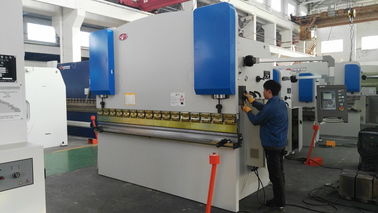 Machine de grande précision de frein de presse de tôle de l'acier inoxydable 305 de la couleur DA52 d'Amada