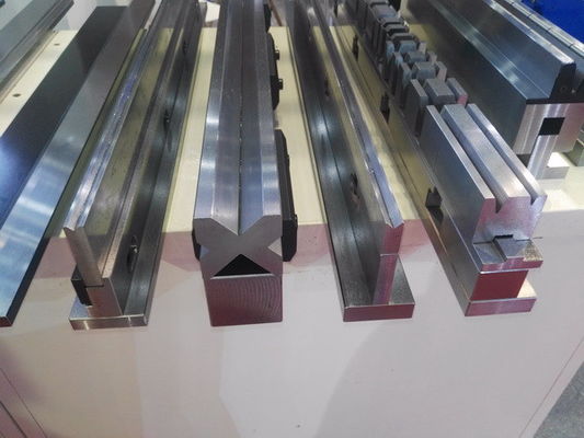 La formation de la presse hydraulique de recourbement usine l'ouverture multi du traitement thermique V