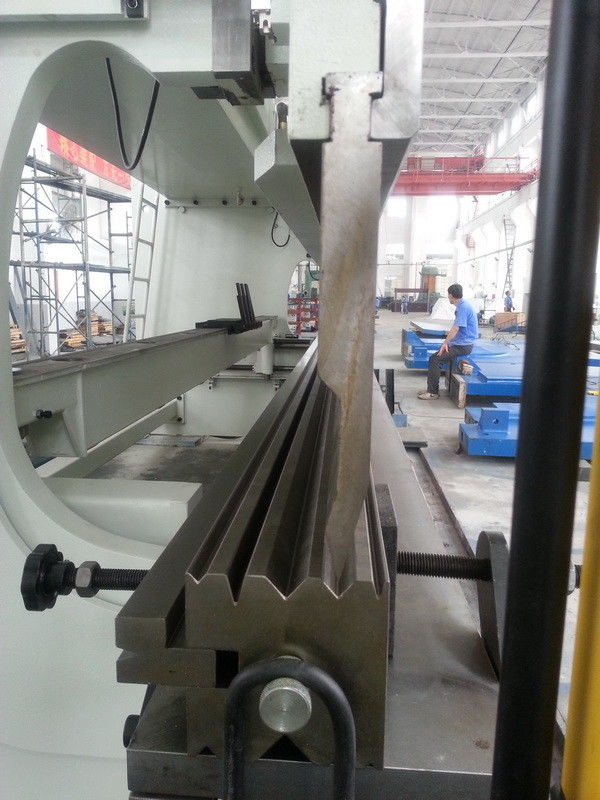 La formation de la presse hydraulique de recourbement usine l'ouverture multi du traitement thermique V
