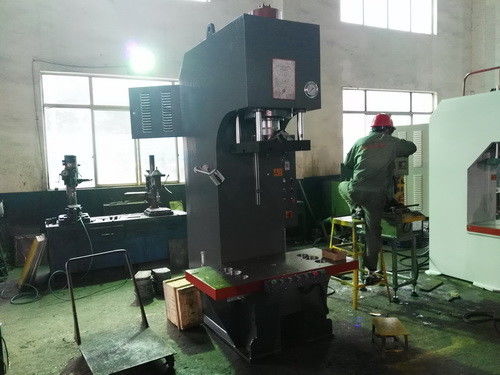 Barre d'acier redressant la course de recourbement hydraulique de la force 900mm de la machine 100T de presse