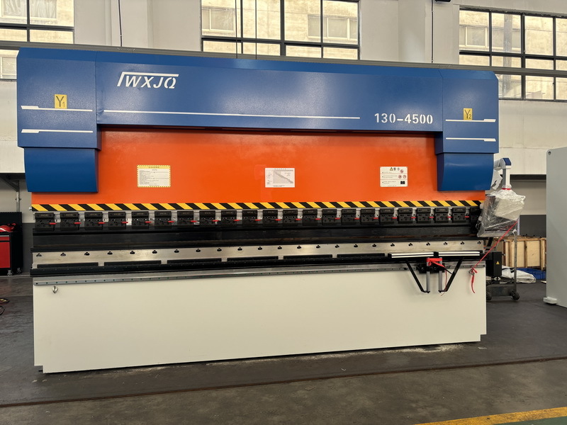 Derniers blogs de l'entreprise sur How to Choose the Right Press Brake Machine for Different Sheet Metal Thicknesses and Materials