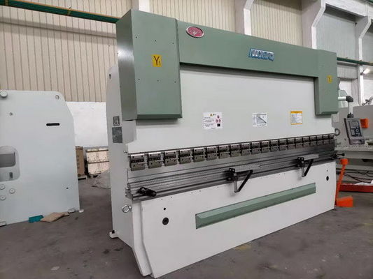 125T force CNC frein hydraulique WE67K125/3200 pour la fabrication de métaux