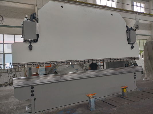 acheter Presse plieuse hydraulique CNC de 5000 kg avec une longueur de pliage de 6000 mm et un angle de pliage maximal de 175° pour le formage de métaux industriels online manufacture