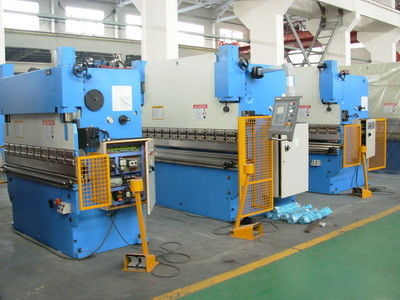 acheter Presse plieuse pour tôles de 7000 kg de capacité de charge, dimensions 5000*2500*3000 mm, avec système de contrôle PLC pour pliage de précision online manufacture