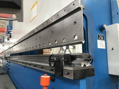 acheter Fréquence de pression en tandem avec précision de mesure arrière de 0,02 mm Profondeur de gorge de 200 mm à 1600 mm et largeur de table de 200 à 800 mm online manufacture