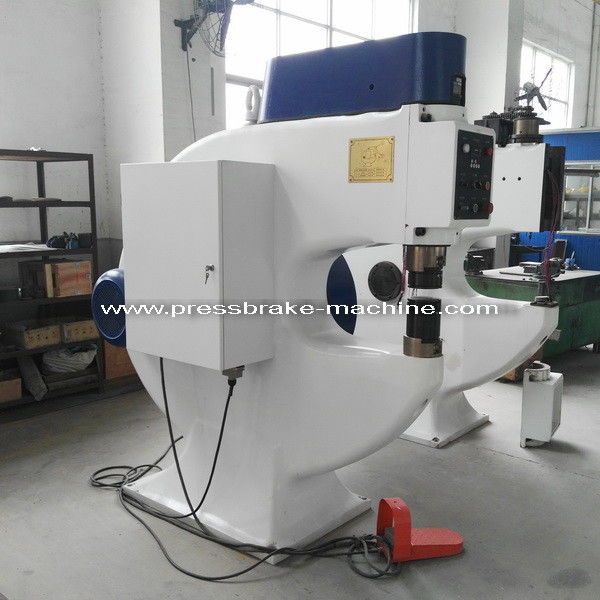 665 Machine de formage de force pour réduire l'angle d'étirement de tôle d'acier