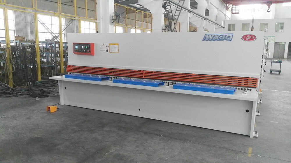Machine à cisaillement hydraulique CNC contrôle automatique faible bruit