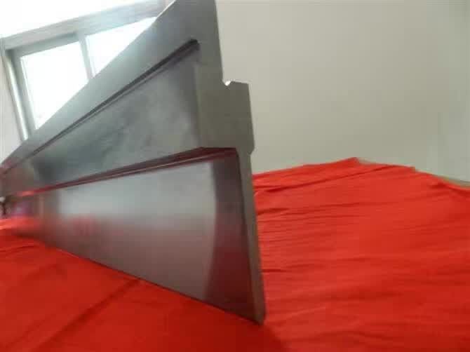 Comment sélectionner l'outil de pliage de frein de pression HCR60 dureté meurt section Punch Standard