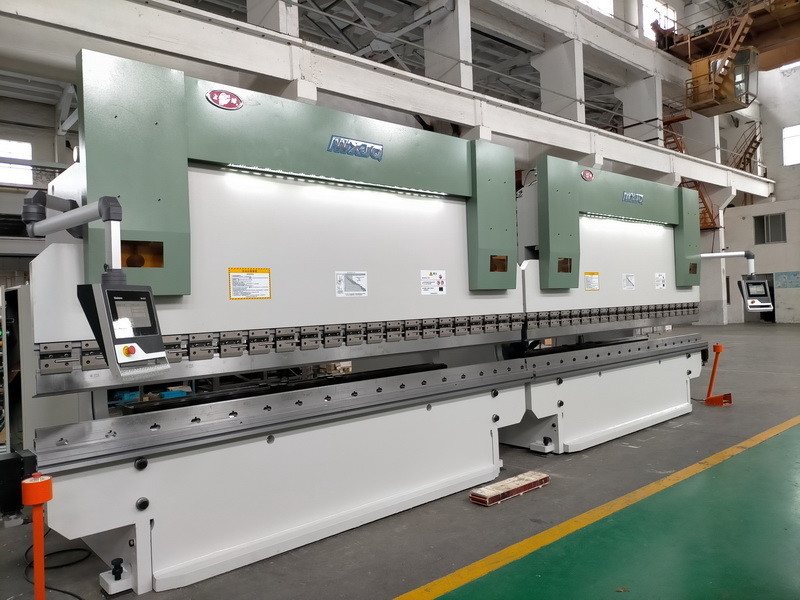 4000m Longueur CNC Tandem Press Brake Machine Outil V unique en bas de la courbure 5mm feuille