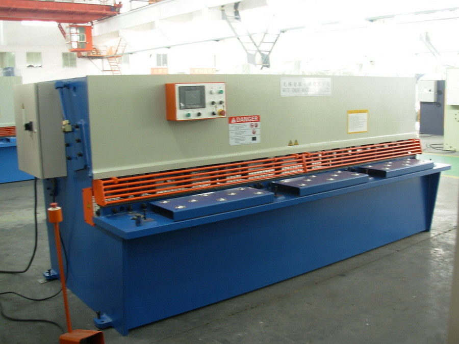 Machine de cisaillement hydraulique à faisceau oscillant entièrement automatique avec faisceau réglé sans pas