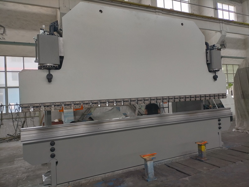 600T frein à pression hydraulique CNC longueur 14m pour le pliage et le formage de tôles métalliques