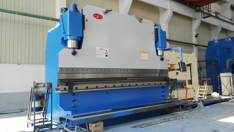 500T force CNC frein hydraulique de presse utilisée sur la fabrication de métaux, usines automobiles