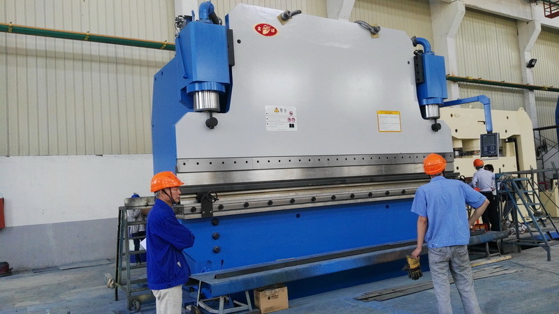 500T force CNC frein hydraulique de presse utilisée sur la fabrication de métaux, usines automobiles
