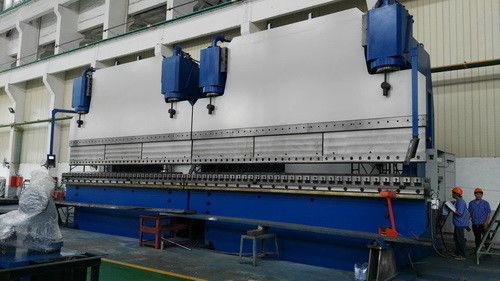 Machine à frein à haute vitesse de 1500 tonnes CNC Tandem Press Brake Machine 400 mm Traction 300 mm hauteur d'ouverture