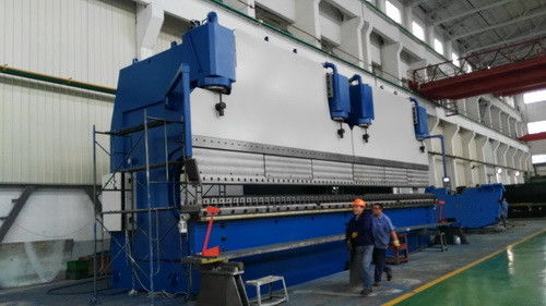 Machine à frein à haute vitesse de 1500 tonnes CNC Tandem Press Brake Machine 400 mm Traction 300 mm hauteur d'ouverture