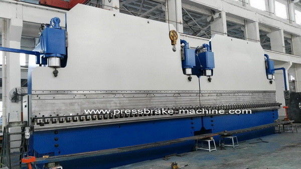 Machine à frein à haute vitesse de 1500 tonnes CNC Tandem Press Brake Machine 400 mm Traction 300 mm hauteur d'ouverture