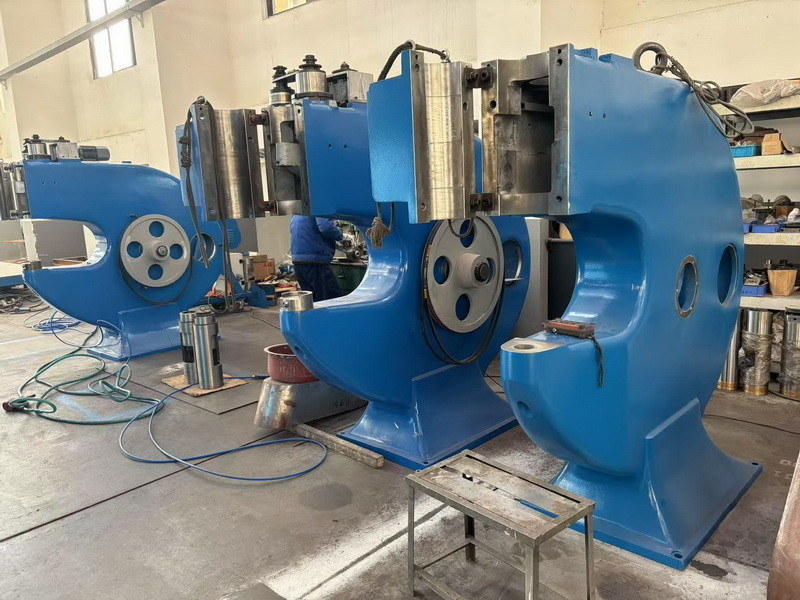 Machine de transformation MC665 marteau 6 mm feuille d'aluminium et 2 mm acier inoxydable