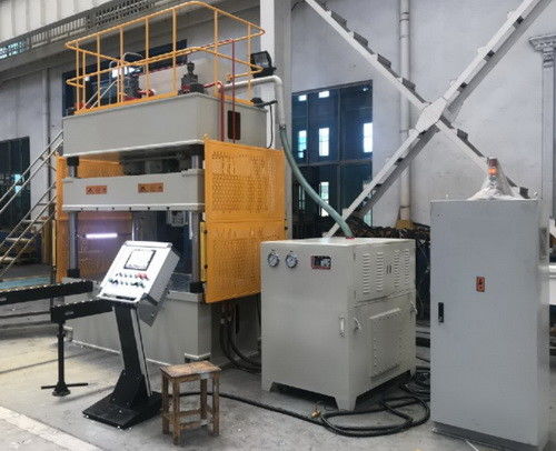 Table de travail servo du lecteur 2x1.5m de machine de presse hydraulique de la portière de voiture 200T d'étirage profond