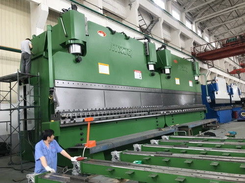 1200 tonnes LVD CNC Tandem Press Brake Machine 100 à 3000 tonnes Longueur de la table 2 à 12 m