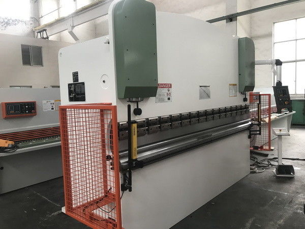 125T force CNC frein hydraulique WE67K125/3200 pour la fabrication de métaux