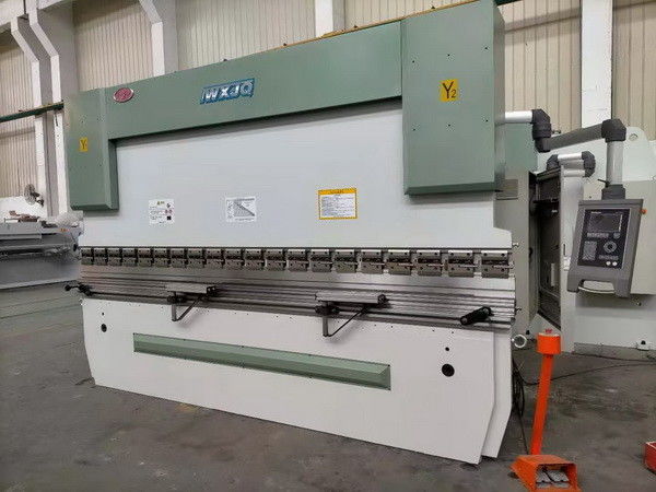 Contrôle multi hydraulique électrique de haches de la tôle de frein de presse de commande numérique par ordinateur 200T