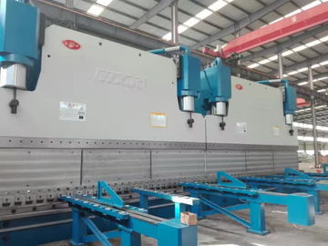 Automatique 1300T CNC Tandem frein à pression hydraulique 415V/50Hz Longueur de flexion 20 mètres