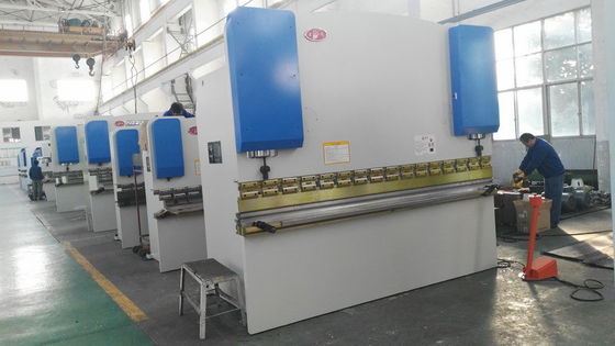 Presse plieuse à commande PLC pour tôles, puissance moteur 7,5 kW, pression 100-400T pour pliage de métaux intensif