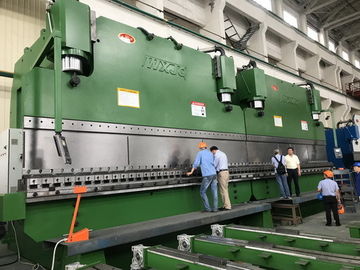 Type hydraulique 350 mm Traction CNC Tandem Press Brake 16m Longueur produits de flexion